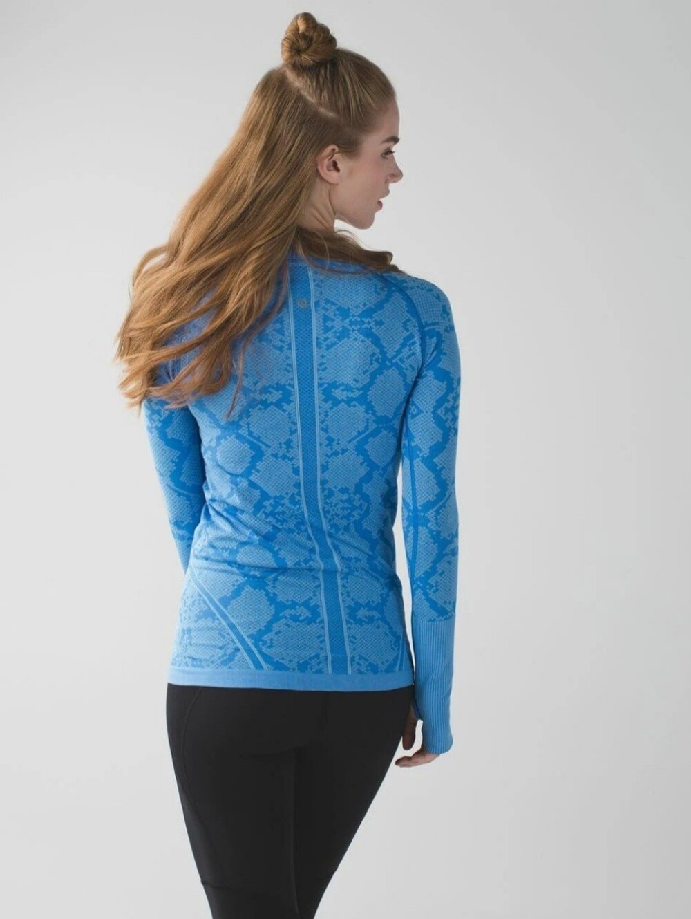 LULULEMON Women Blue Snakeskin Swiftly Tech Long Sleeve Athletic Top Size 6